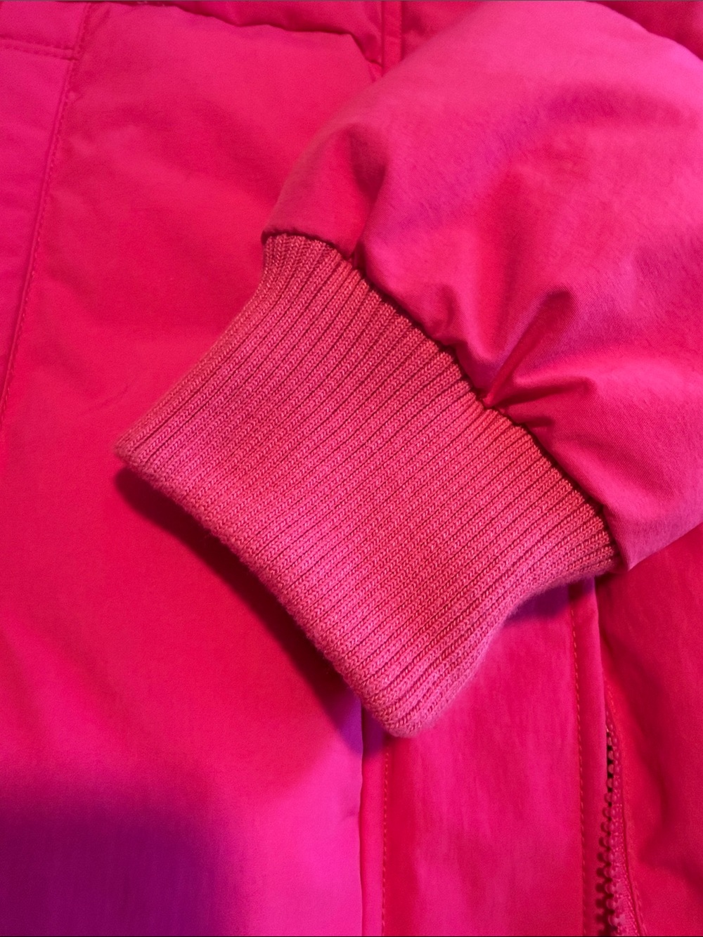 Levi's Bright Pink Hooded woman’s Puffer Jacket - Picture 6 of 8
